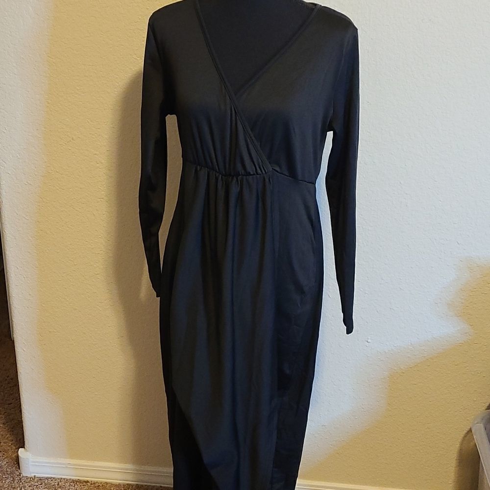 Black dress: Cute long dress but it says it's 2x more like a large.